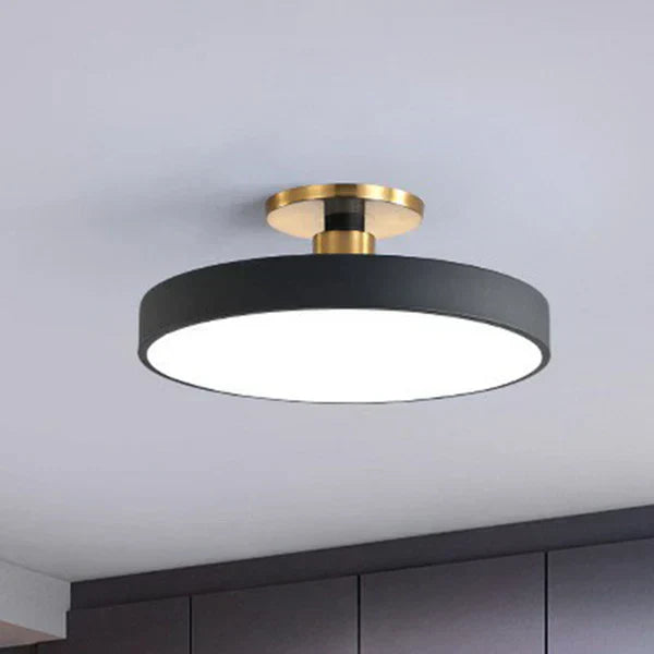 Lampa Sufitowa w Stylu Minimalistycznym