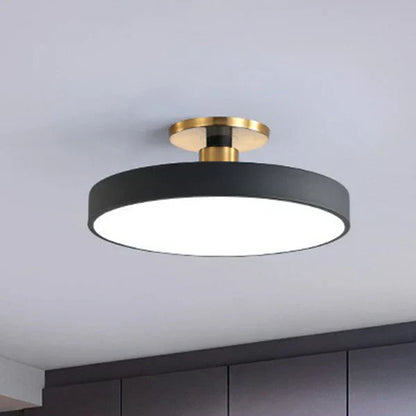 Lampa Sufitowa w Stylu Minimalistycznym