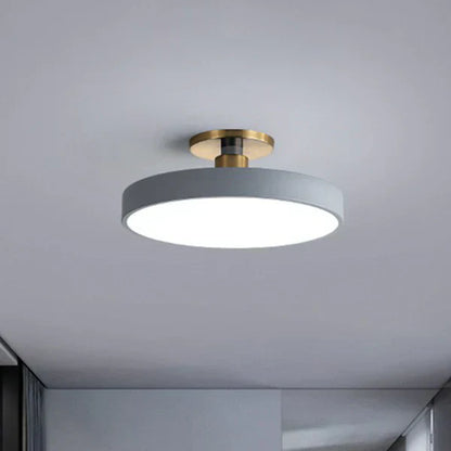 Lampa Sufitowa w Stylu Minimalistycznym