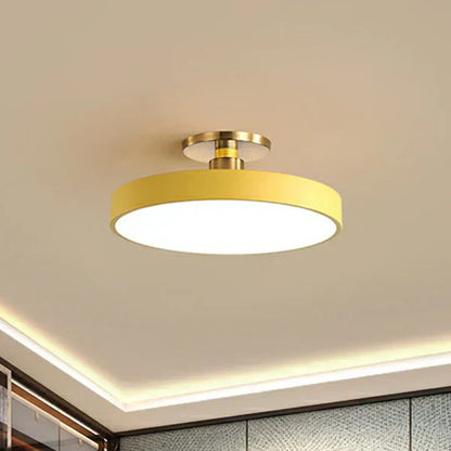 Lampa Sufitowa w Stylu Minimalistycznym